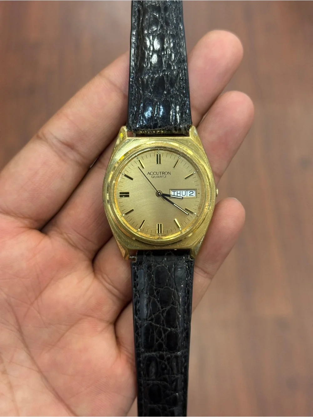 Bulova Accutron vintageSwiss Quartz Watch  Men Gold Tone  Day Date leather strap